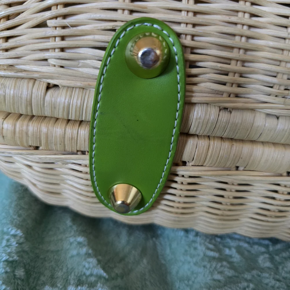 Etienne Aigner Green and Tan Shoulder Bag - Picture 11 of 11